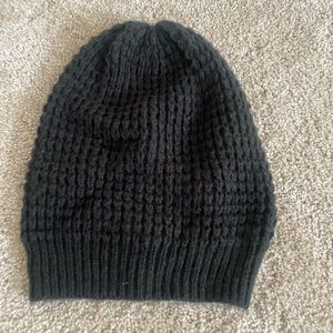 Cute winter/ fall hat never worn it